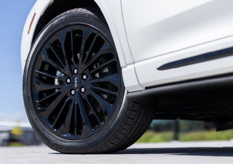 A stylish 20-inch black aluminum wheel of the available Jet Appearance Package is shown. | Don Franklin Lincoln Elizabethtown in Elizabethtown KY