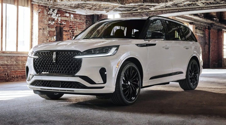 A 2026 Lincoln Aviator® SUV is shown with the available Jet Appearance Package. | Don Franklin Lincoln Elizabethtown in Elizabethtown KY