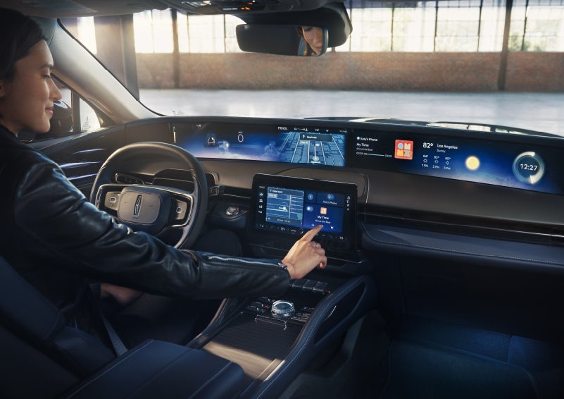 The driver of a 2026 Lincoln Nautilus® SUV interacts with the center touchscreen. | Don Franklin Lincoln Elizabethtown in Elizabethtown KY