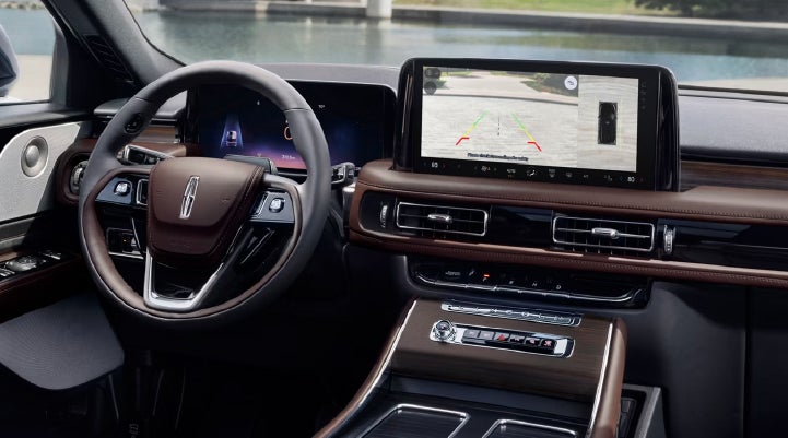 The backup camera of the 2027 Lincoln Aviator® SUV is displayed on screen. | Don Franklin Lincoln Elizabethtown in Elizabethtown KY