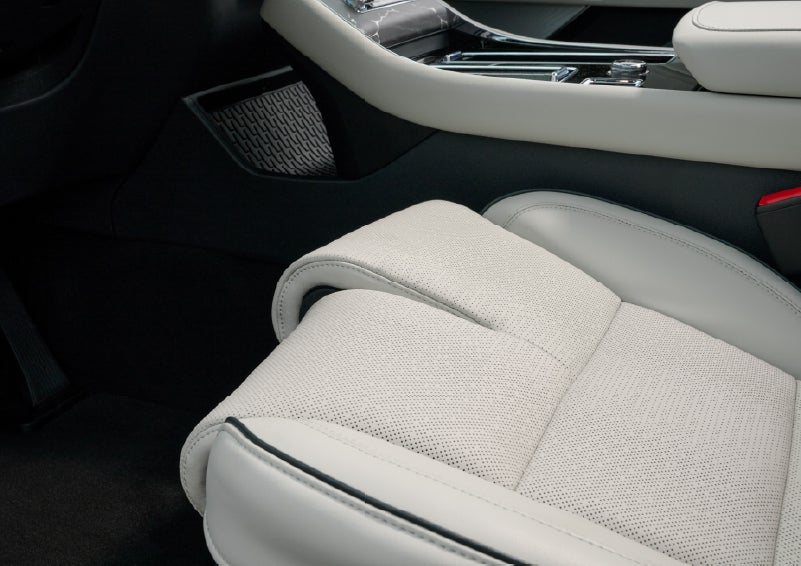 The front passenger Perfect Position seat is shown with the thigh extender adjusted.| Don Franklin Lincoln Elizabethtown in Elizabethtown KY